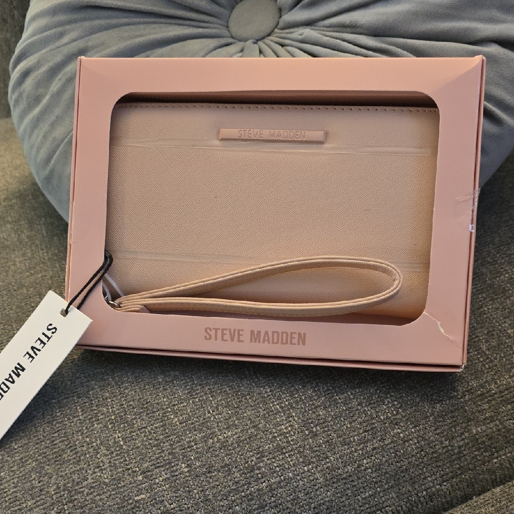 Steve Madden Blush Pink Wristlet